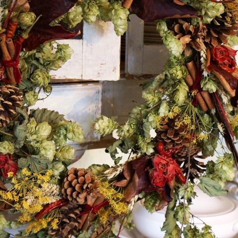 RUSTIC VELVET Dried Festive Wreath