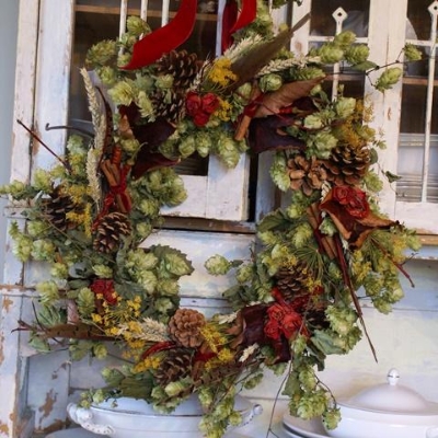 RUSTIC VELVET Dried Festive Wreath