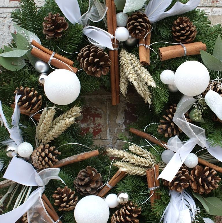Luxury Swanlake Fresh Christmas Wreath with FREE GIFT