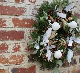 Luxury Swanlake Fresh Christmas Wreath with FREE GIFT